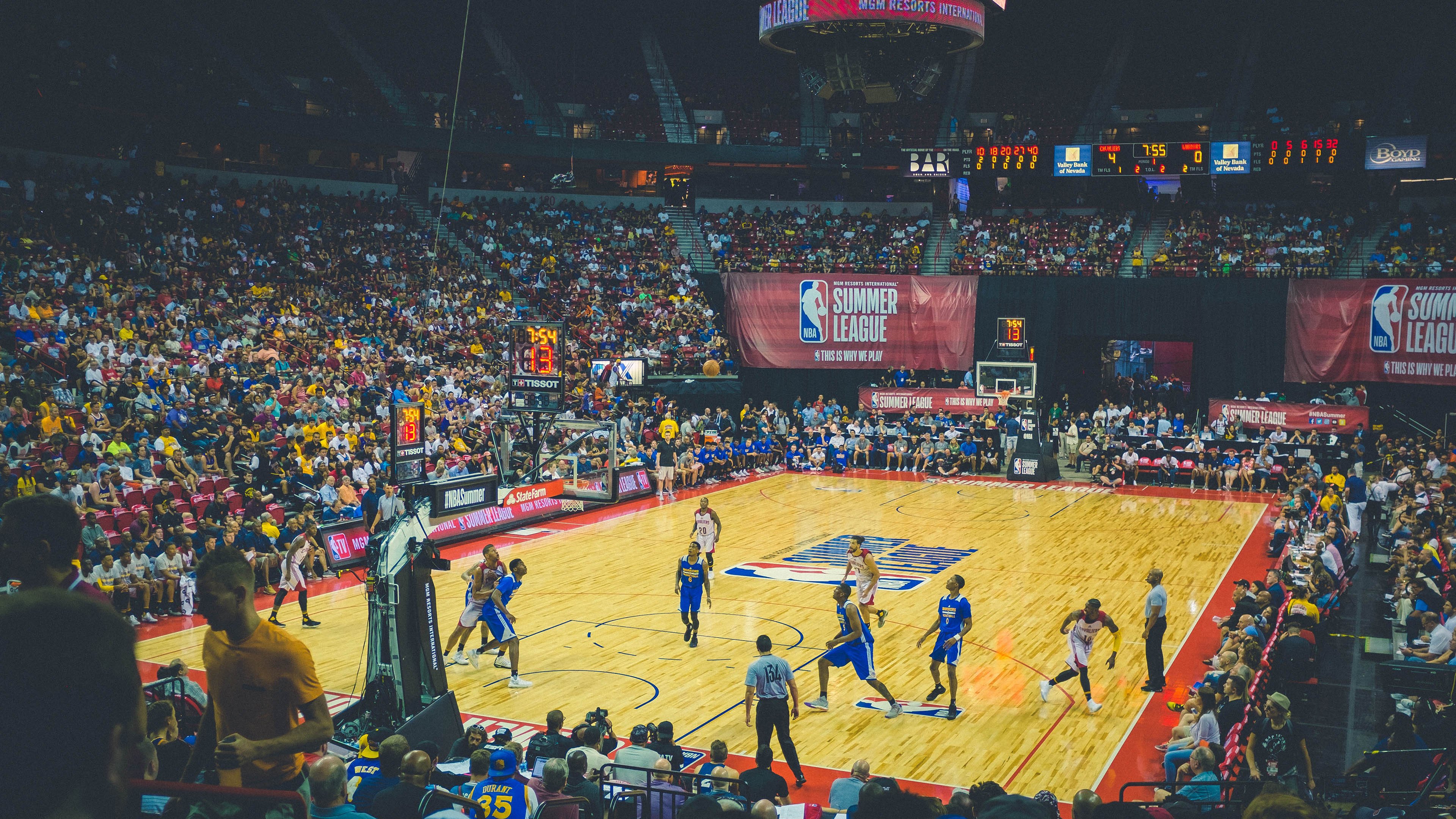 欧冠年度最佳阵容：曼城7人入选 皇马巴黎各两人